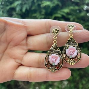 Vintage Rose Earrings Gold Pink